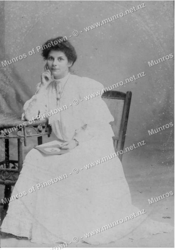 Agnes Georgina Munro 1896.jpg